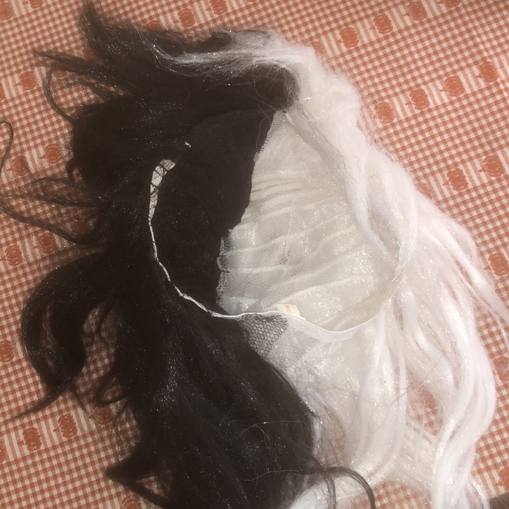 Cruella Devil Halloween Wig